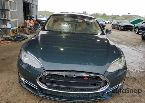 2013 Tesla Model S из США, поврежденный, VIN 5YJSA1DG2DFP03528